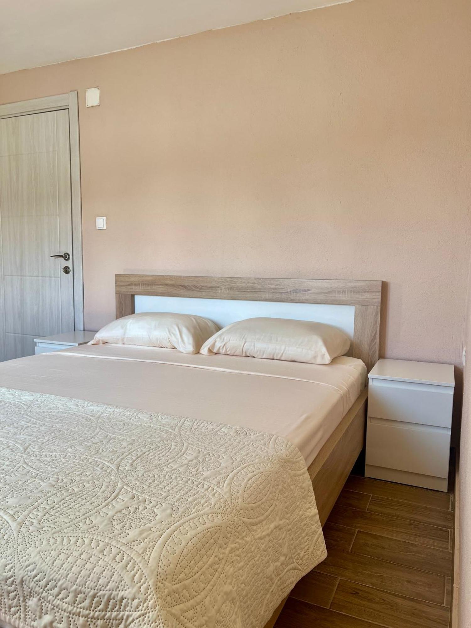 Lakeside Harmony Apartment Golubovci Exterior photo